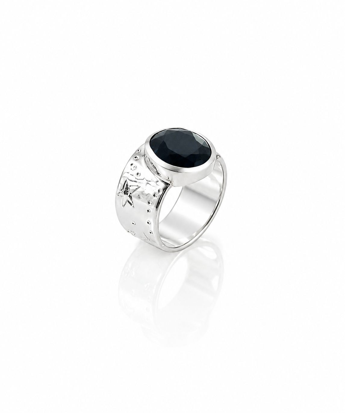 Moraebi Sculpted Signet 15 — Natural Blue Sapphire (Neelam) Skin-Touch Rashi Ratna Ring