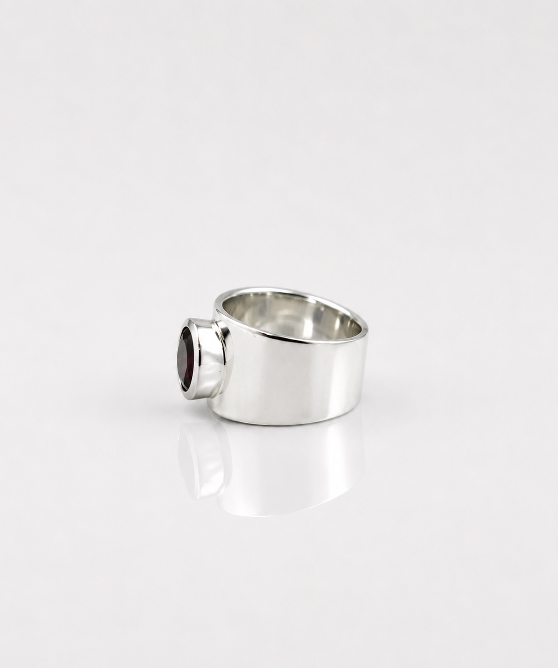 Moraebi Wide Band 22 — Natural Blue Sapphire (Neelam) Skin-Touch Rashi Ratna Ring