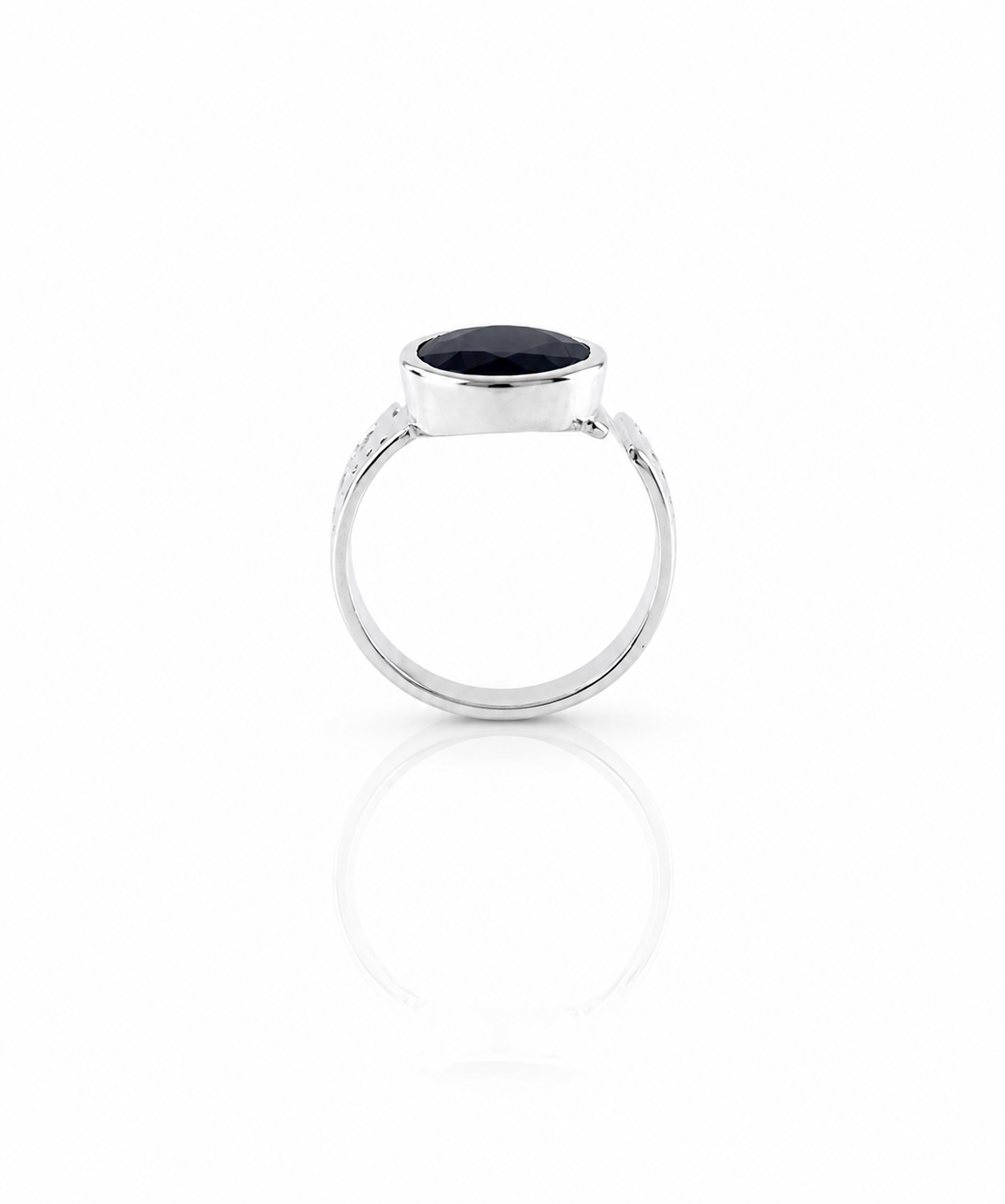 Moraebi Sculpted Signet 15 — Natural Blue Sapphire (Neelam) Skin-Touch Rashi Ratna Ring