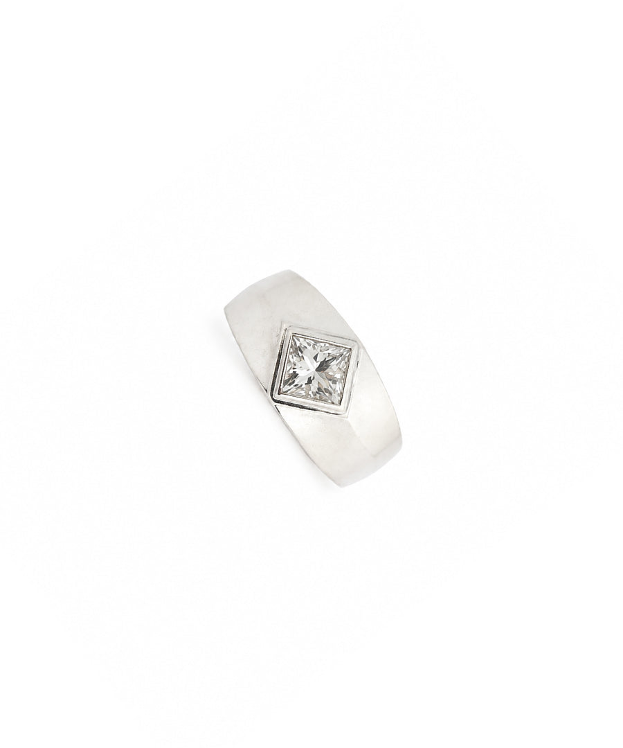 Moraebi Minimal Bezel —Diamond Skin-Touch Rashi Ratna Ring