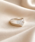Moraebi Minimal Bezel —Diamond Skin-Touch Rashi Ratna Ring 1