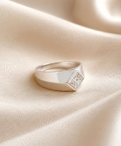 Moraebi Minimal Bezel —Diamond Skin-Touch Rashi Ratna Ring