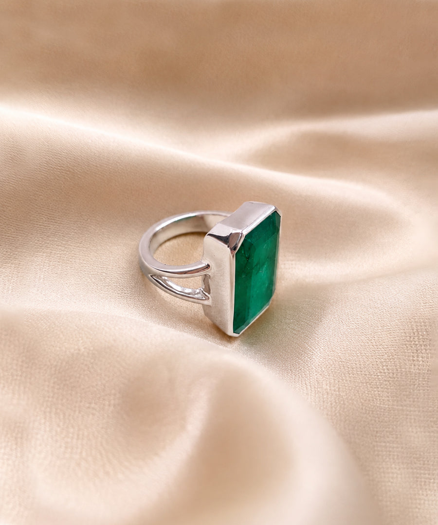 Moraebi Signet 03 — Natural Emerald (Panna) Skin-Touch Rashi Ratna Ring